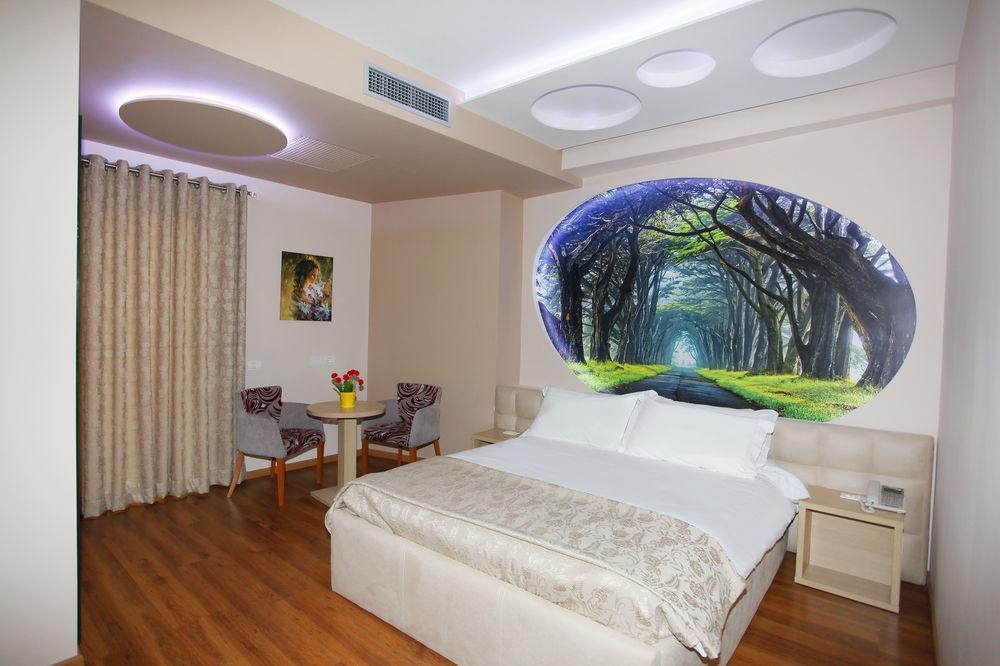 Green House Hotel & Restaurant Тирана Екстериор снимка